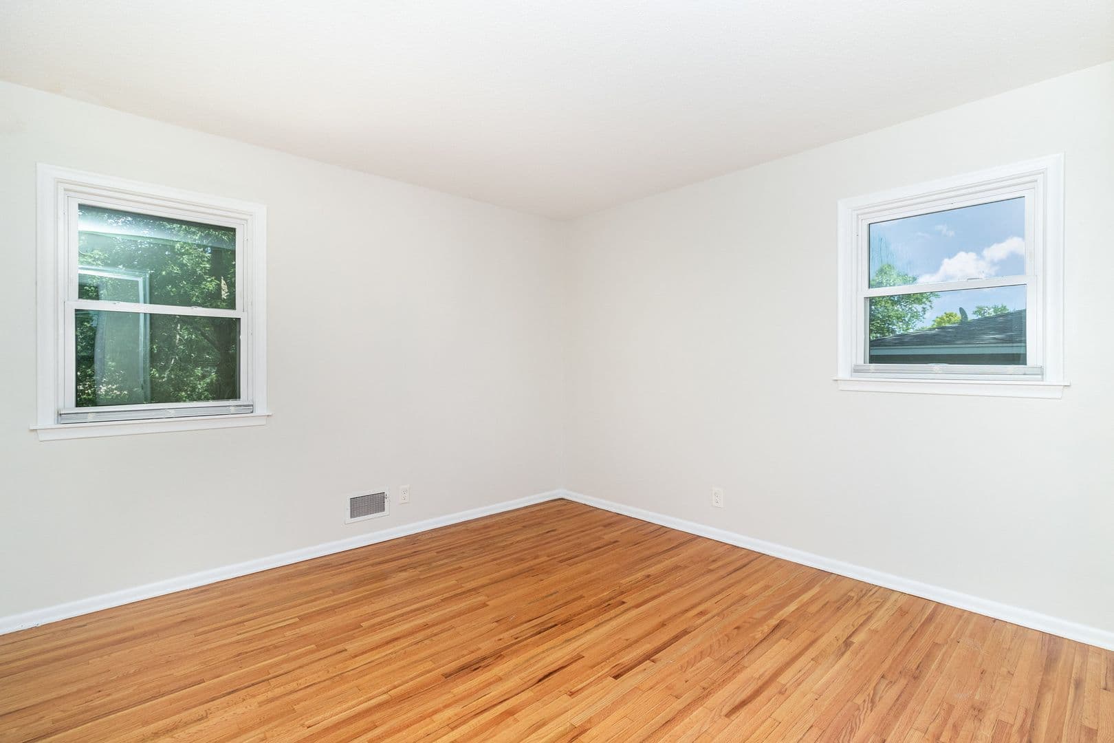 Brooklyn Park House: 1208 82nd Ave N