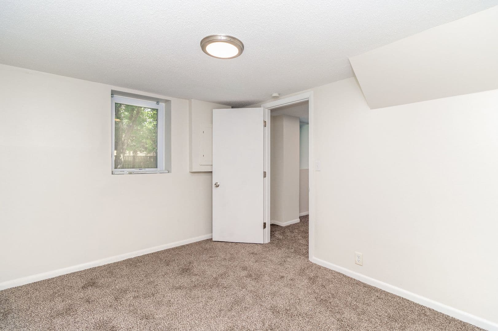 Brooklyn Park House: 1208 82nd Ave N