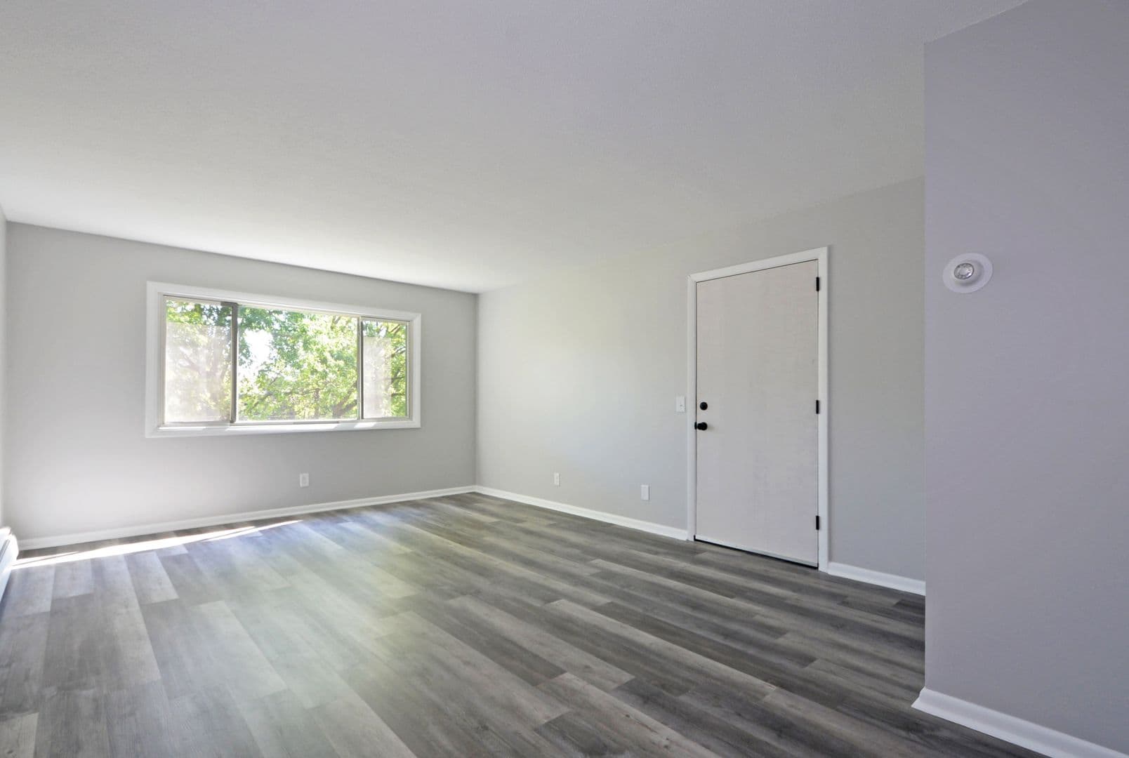 Champlin Apartment: 30 Dean Ave E