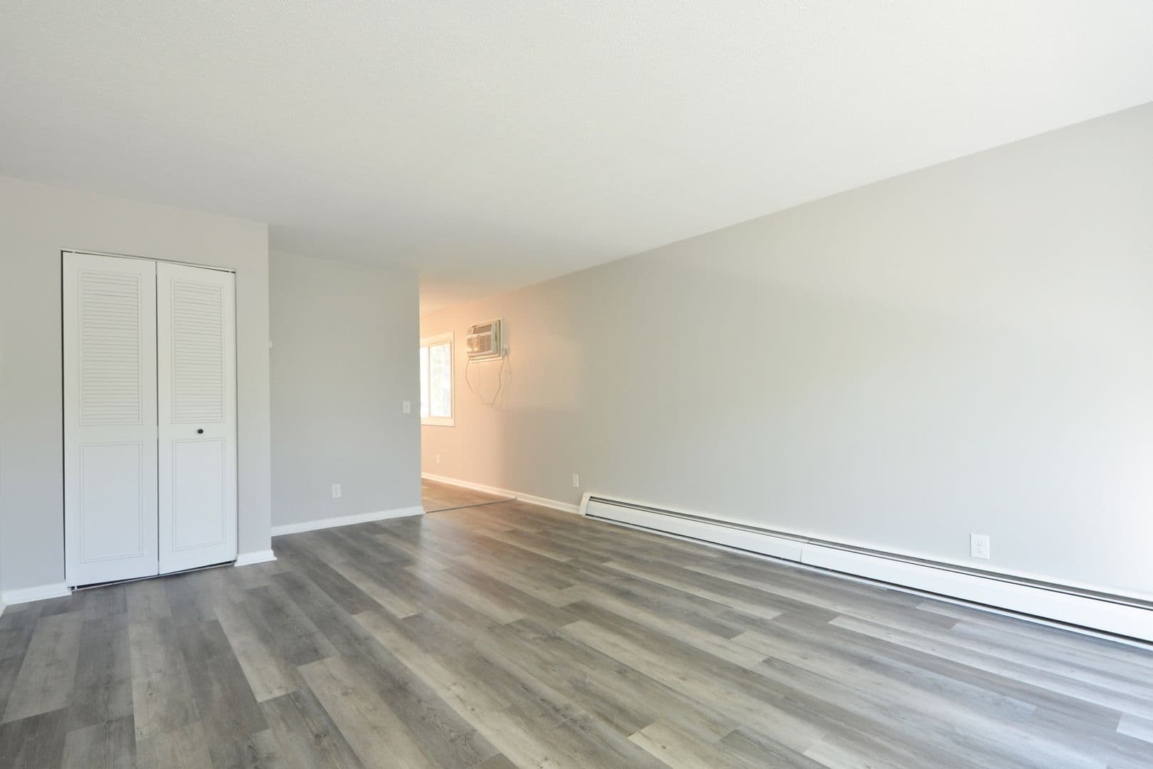 Champlin Apartment: 30 Dean Ave E