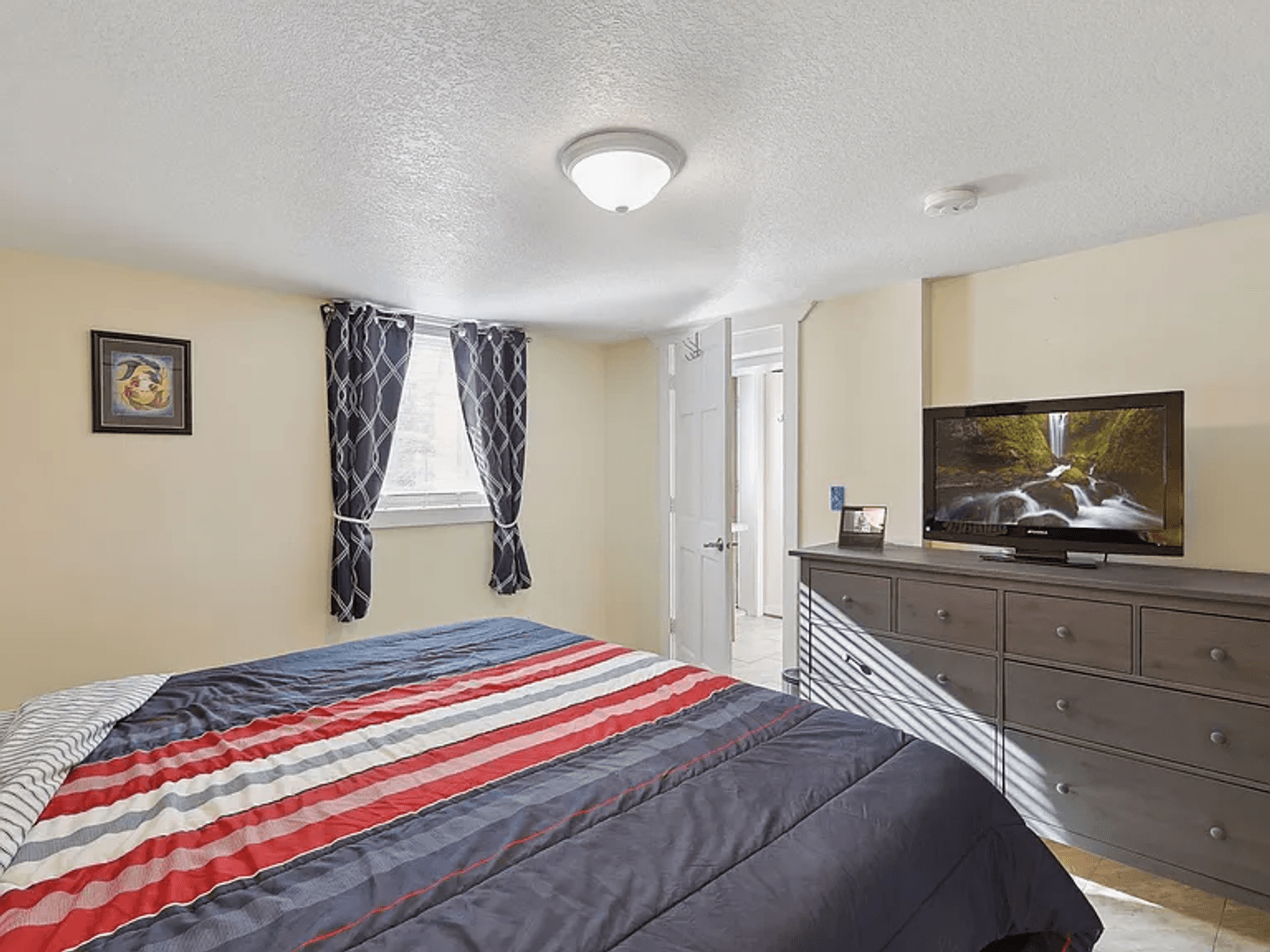 Coon Rapids House: 10012 Cottonwood St NW #1
