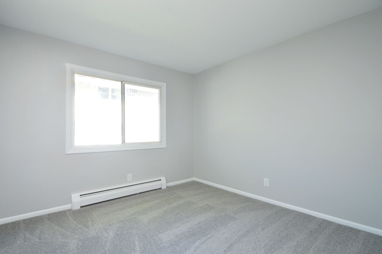 Champlin Apartment: 30 Dean Ave E