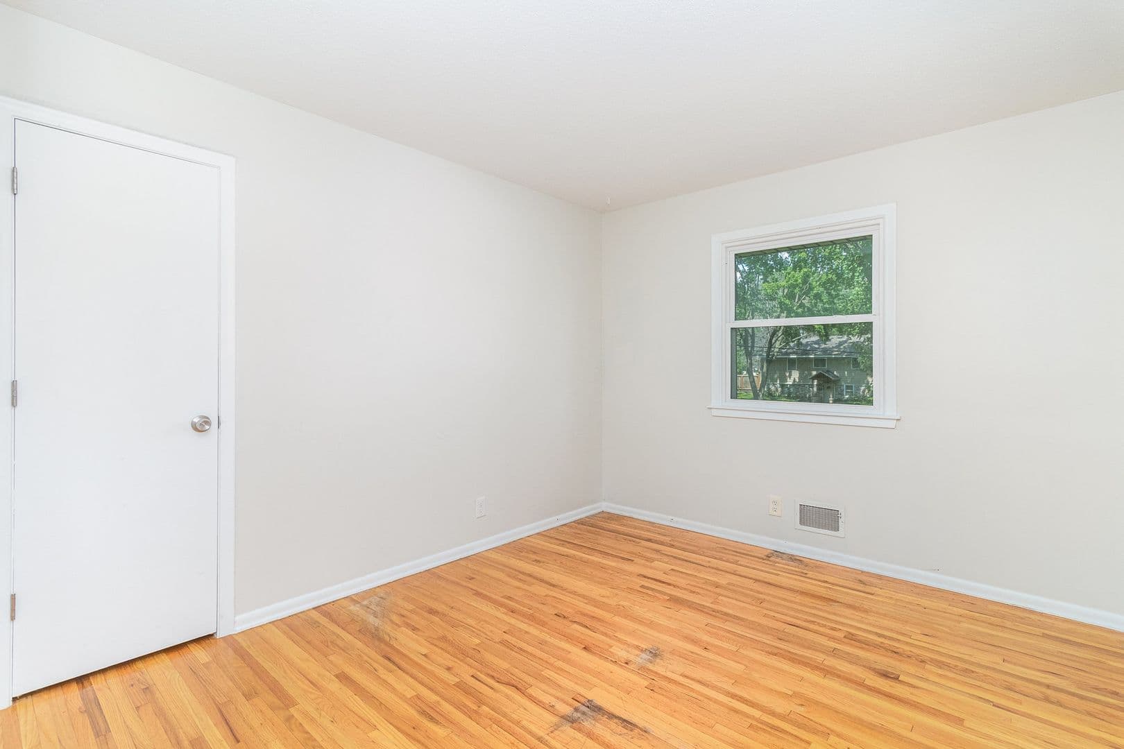 Brooklyn Park House: 1208 82nd Ave N
