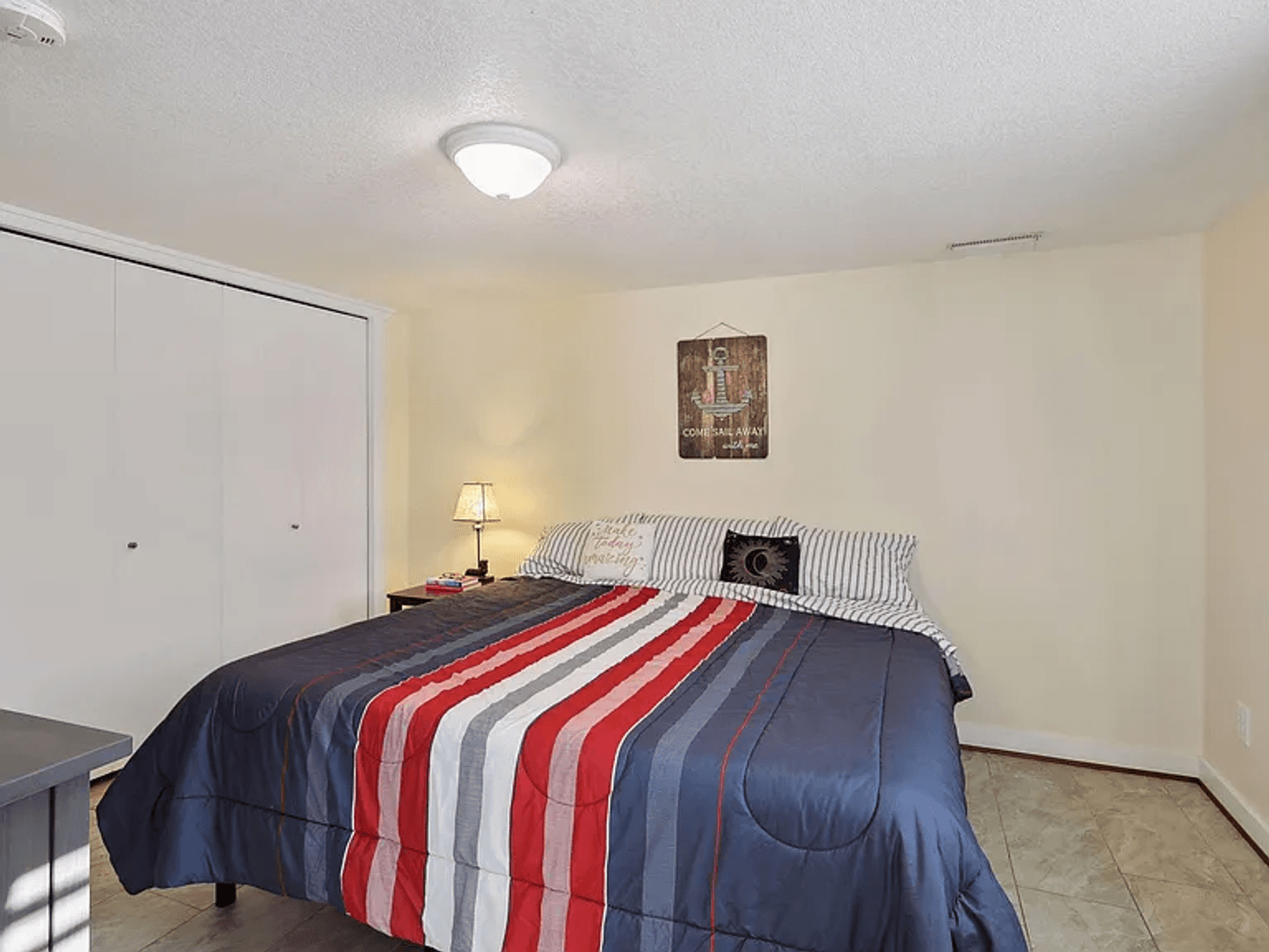 Coon Rapids House: 10012 Cottonwood St NW #1
