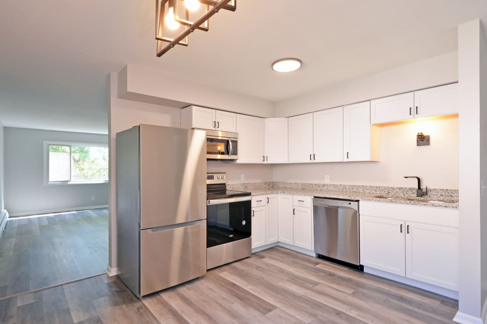 Champlin Apartment: 30 Dean Ave E
