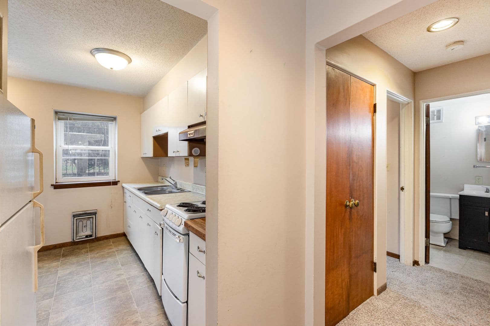 Cambridge Apartment: 215 Birch St S