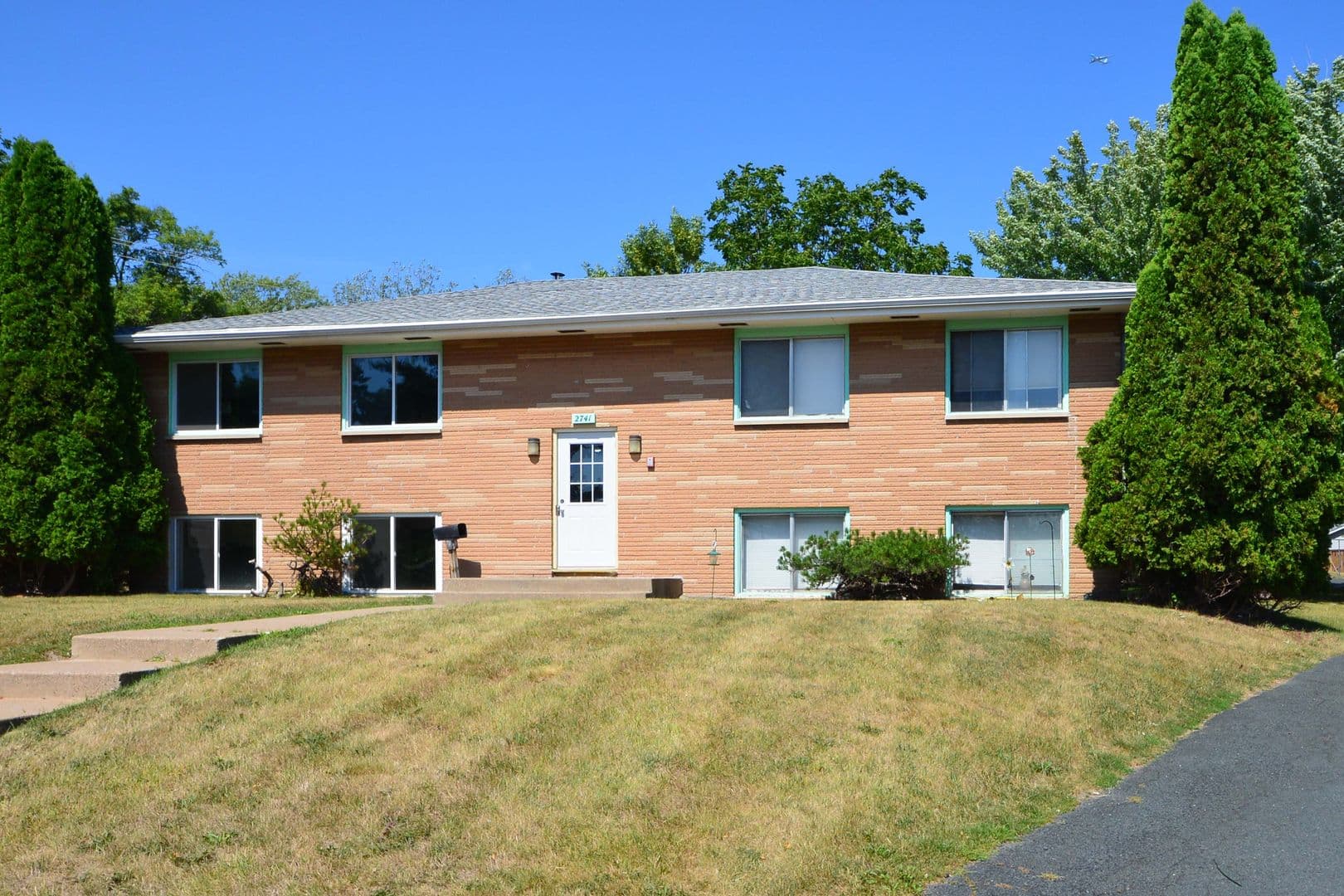 New Hope Apartment: 2741 Virginia Ave N