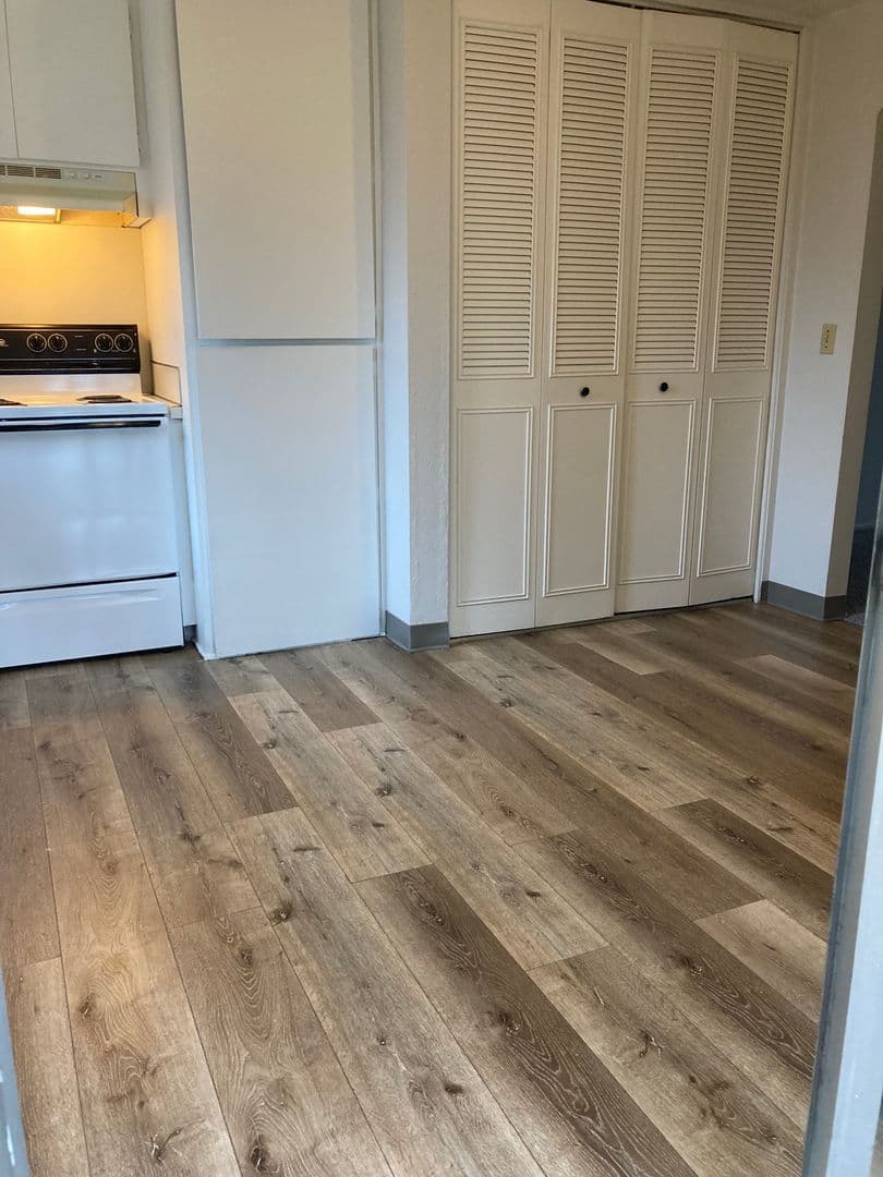 Springfield Apartment: 3210 South E Court
