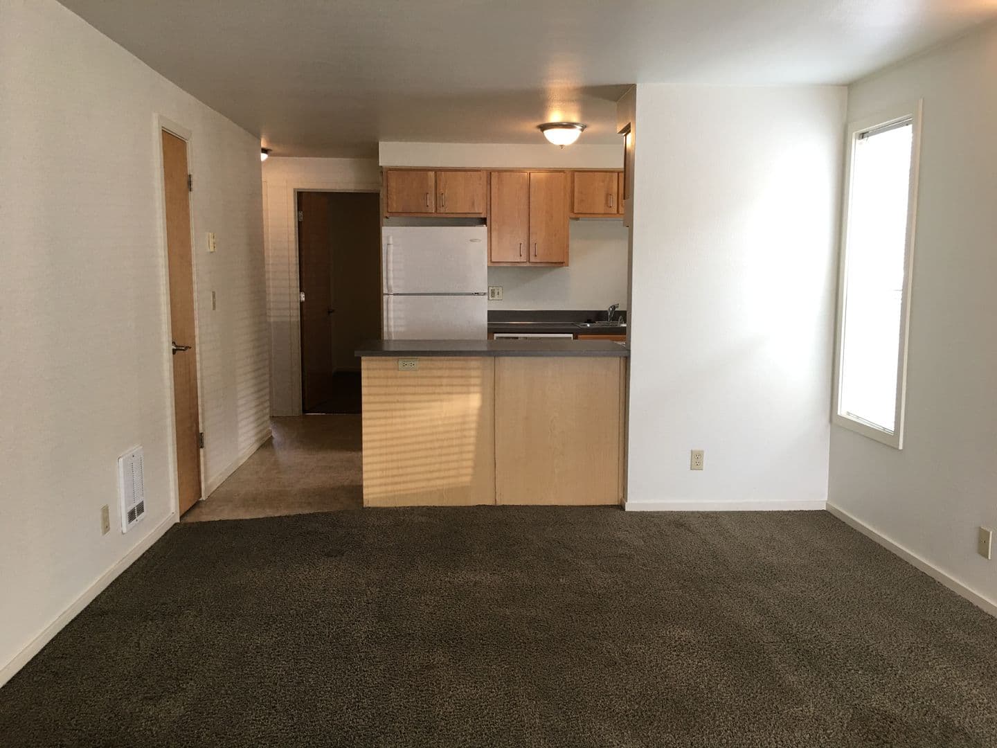 Eugene Apartment: 183 East 19th