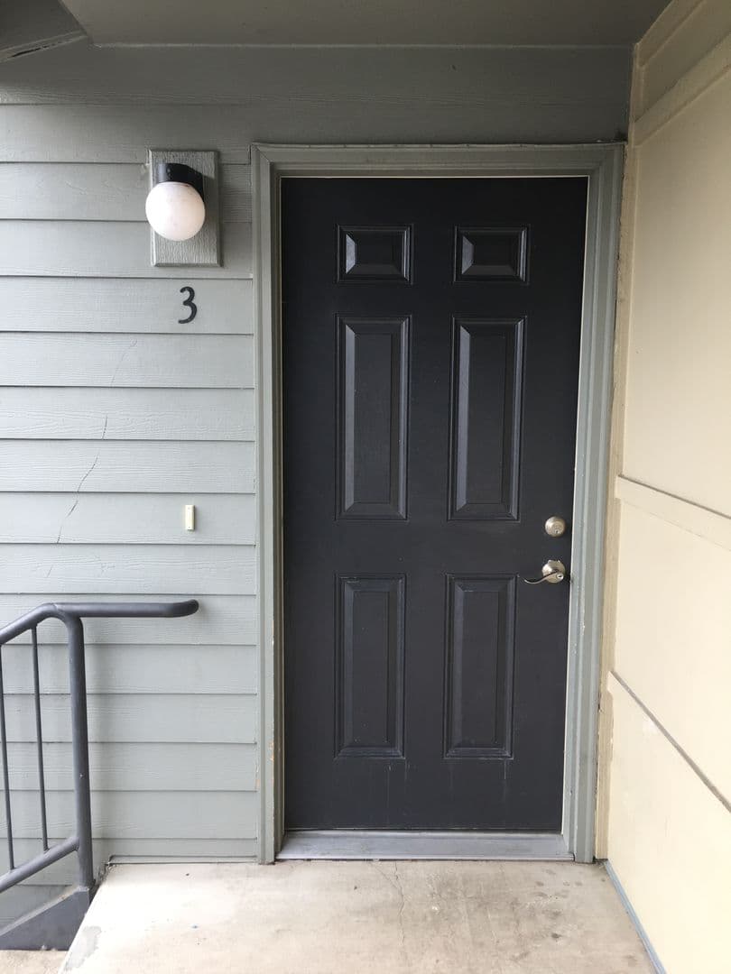 Eugene Apartment: 183 East 19th