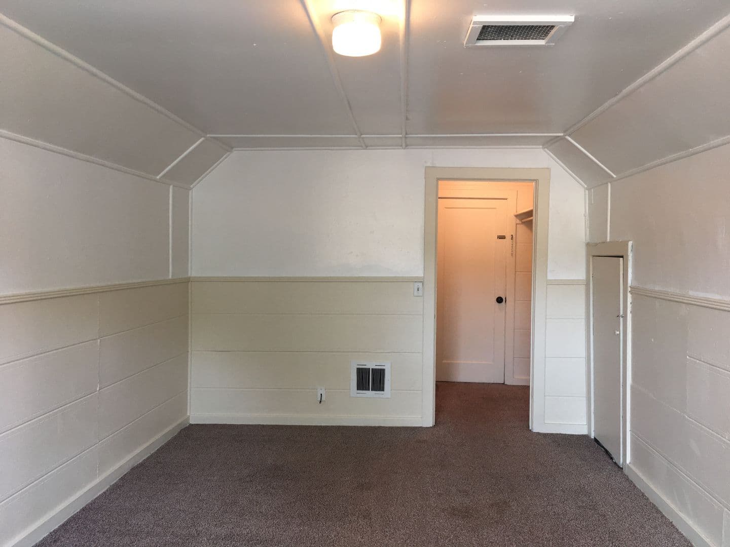 Eugene House: 2288 Hilyard St