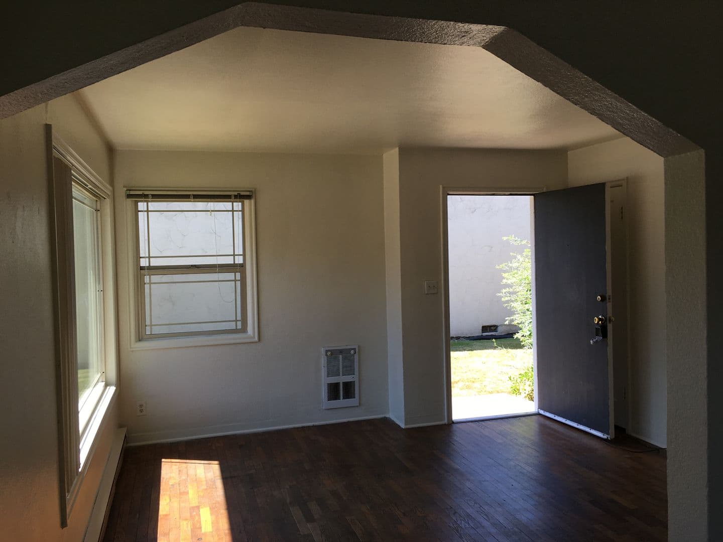 Eugene Apartment: 1850-1852 Pearl