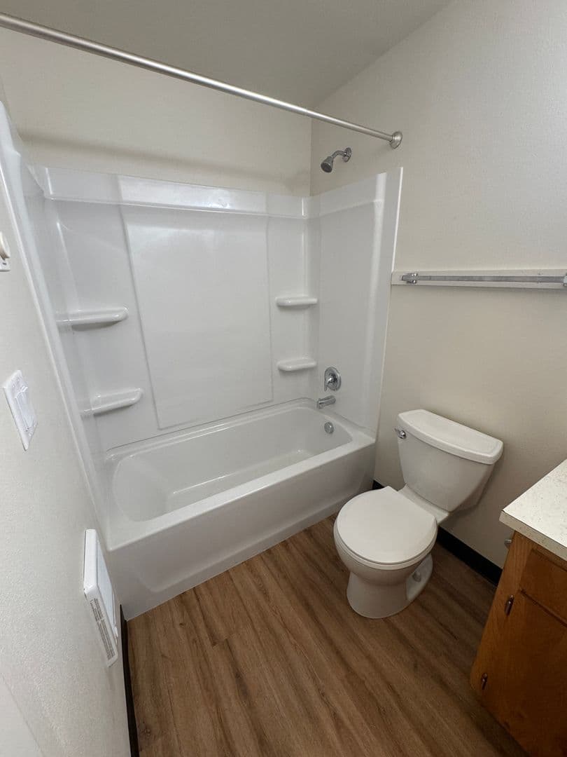 Eugene Apartment: 1630 Ferry St.