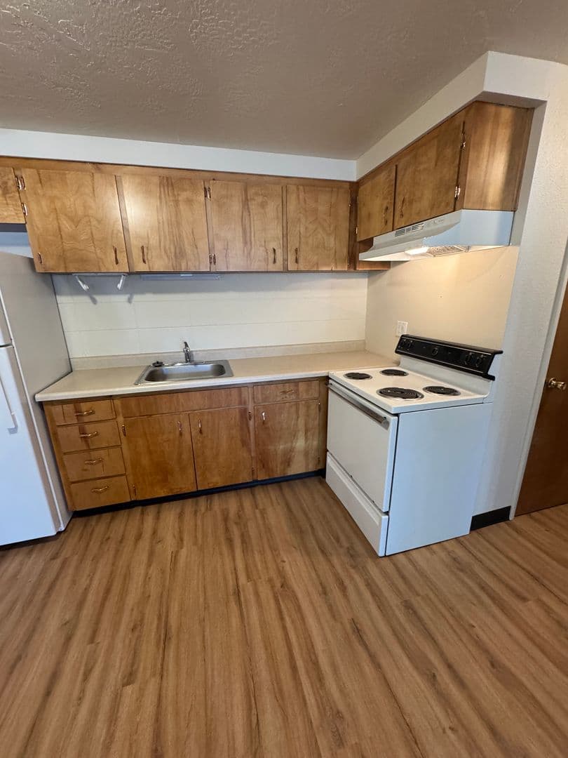 Eugene Apartment: 1630 Ferry St.