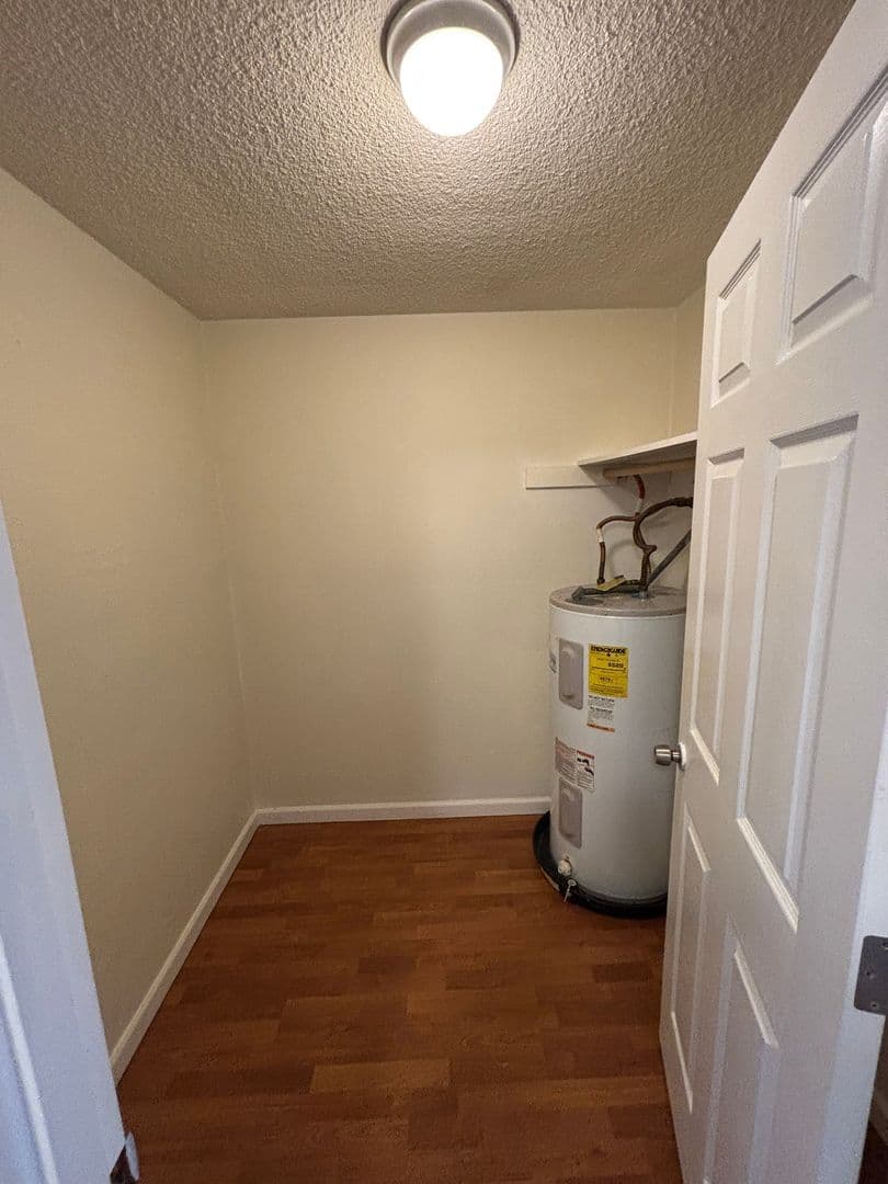 Eugene Apartment: 457 W. 8th Avenue #1-22