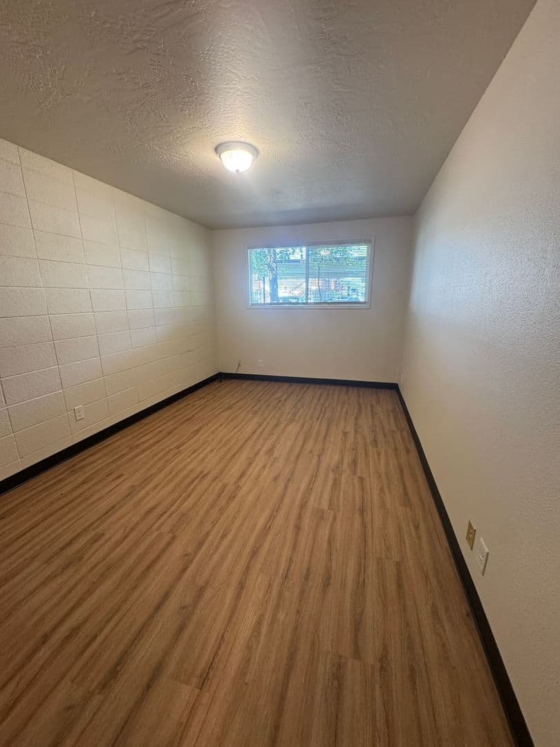 Eugene Apartment: 1630 Ferry St.