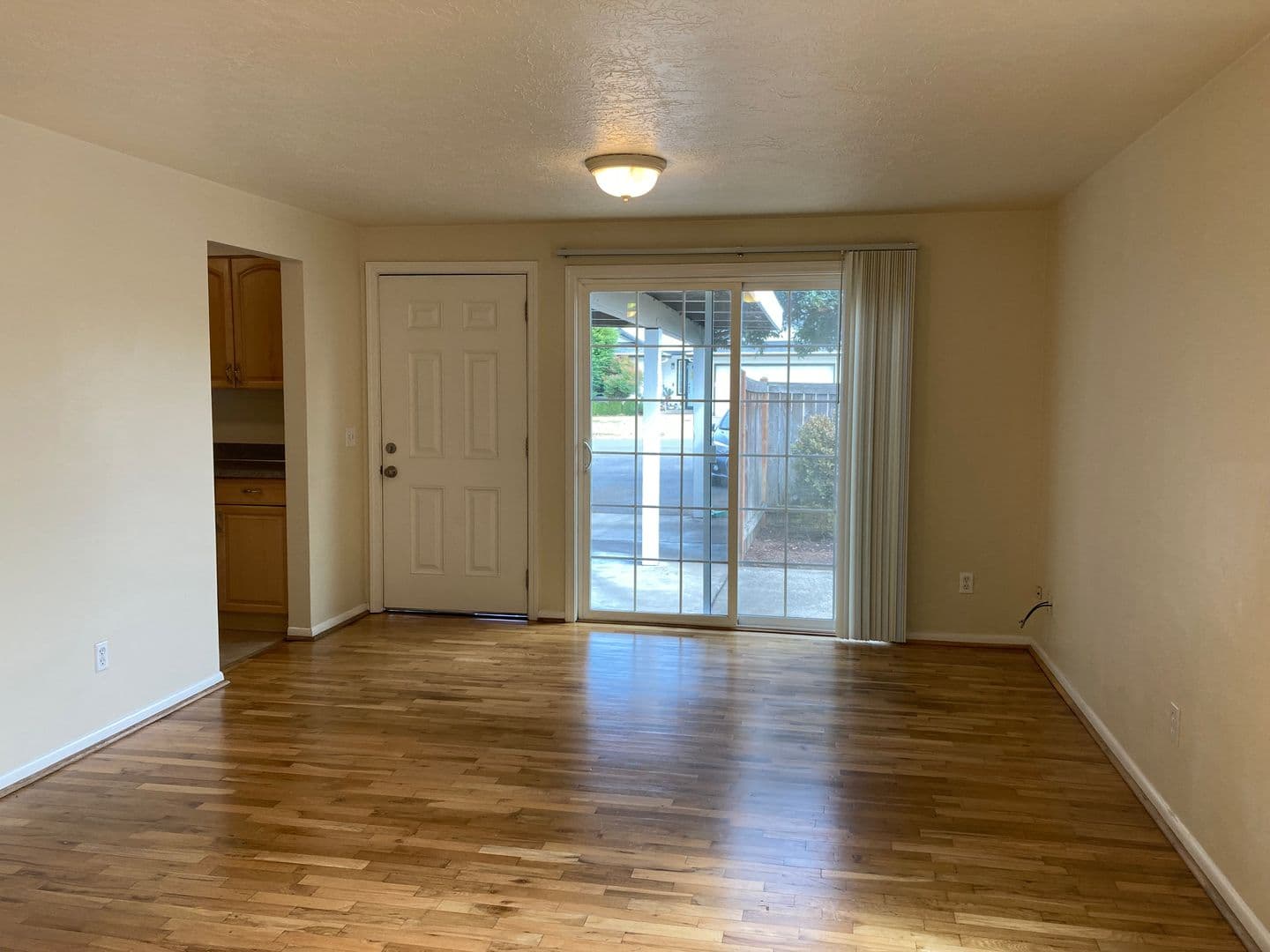 Eugene Apartment: 84/86 Kourt Drive