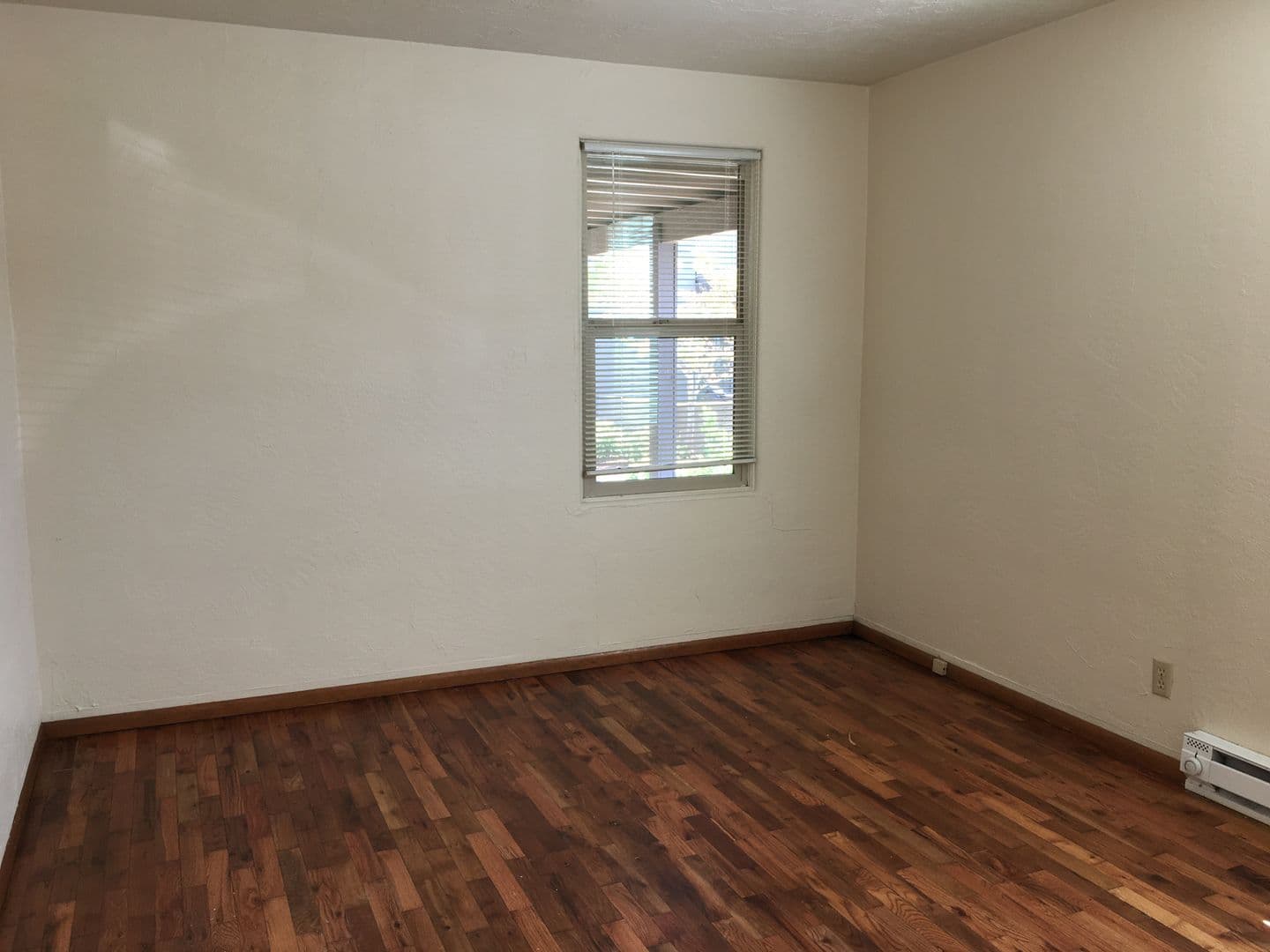 Eugene Apartment: 1855 Oak