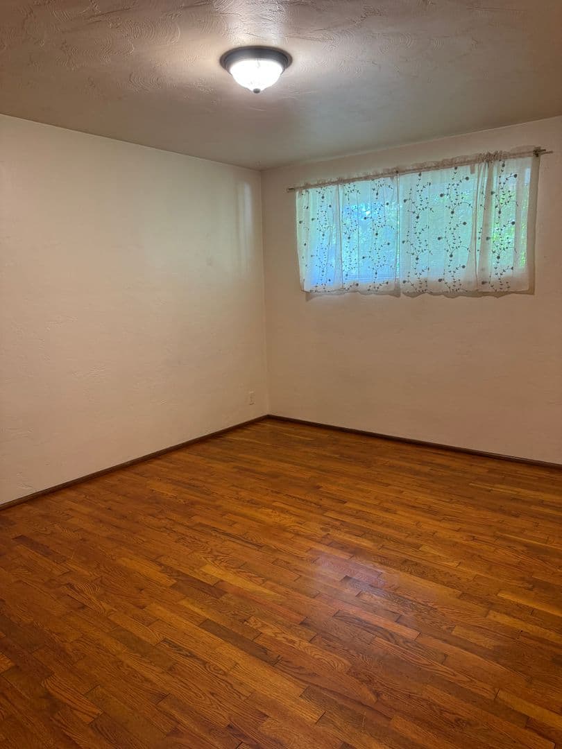 Eugene House: 1270 West Hilliard Lane