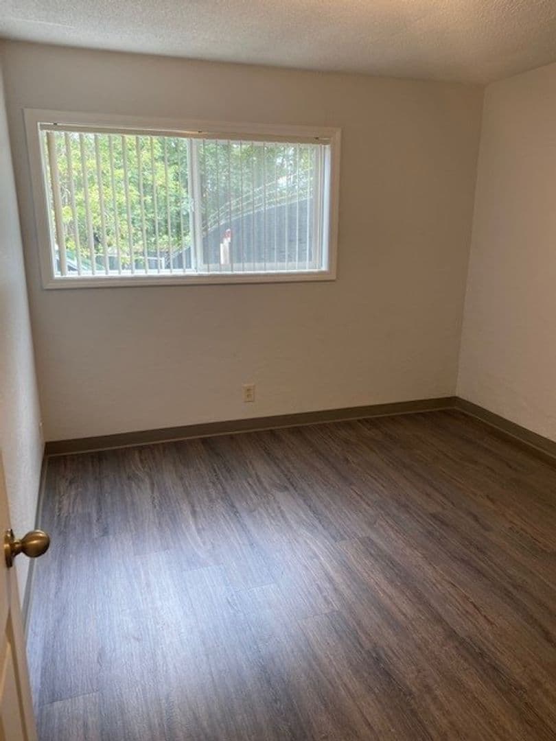Eugene Apartment: 1893 Garden Ave #22
