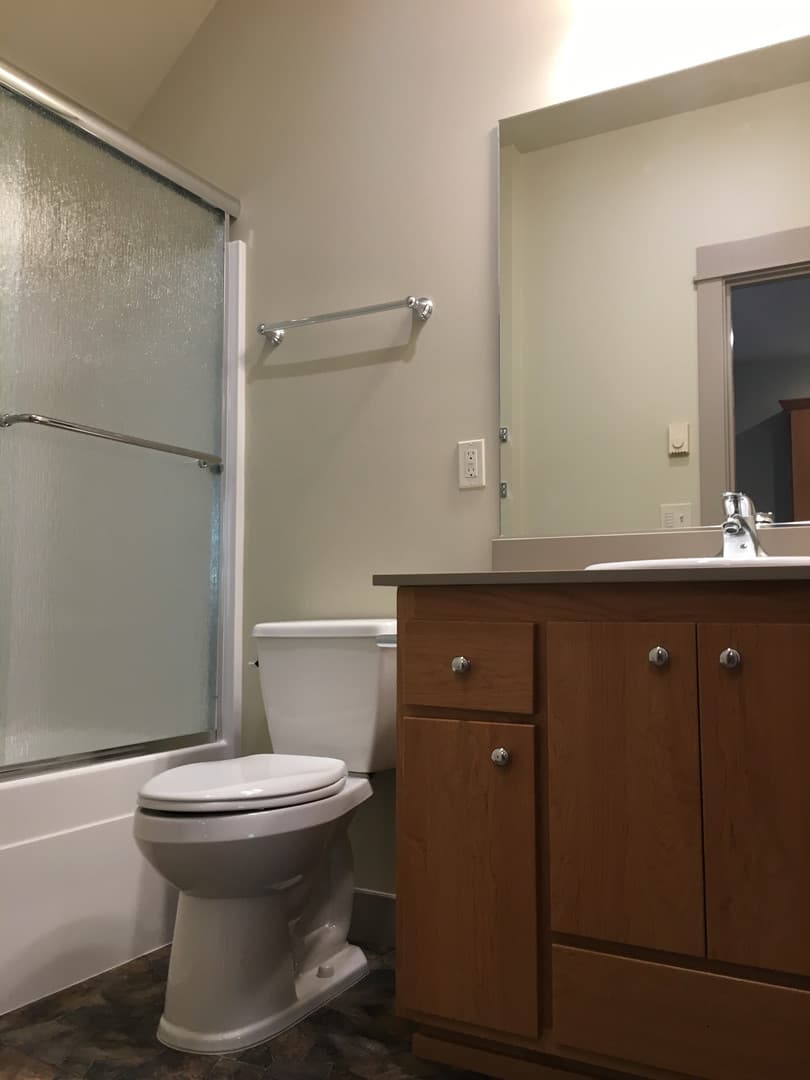 Eugene Apartment: 913/915 Howard Ave