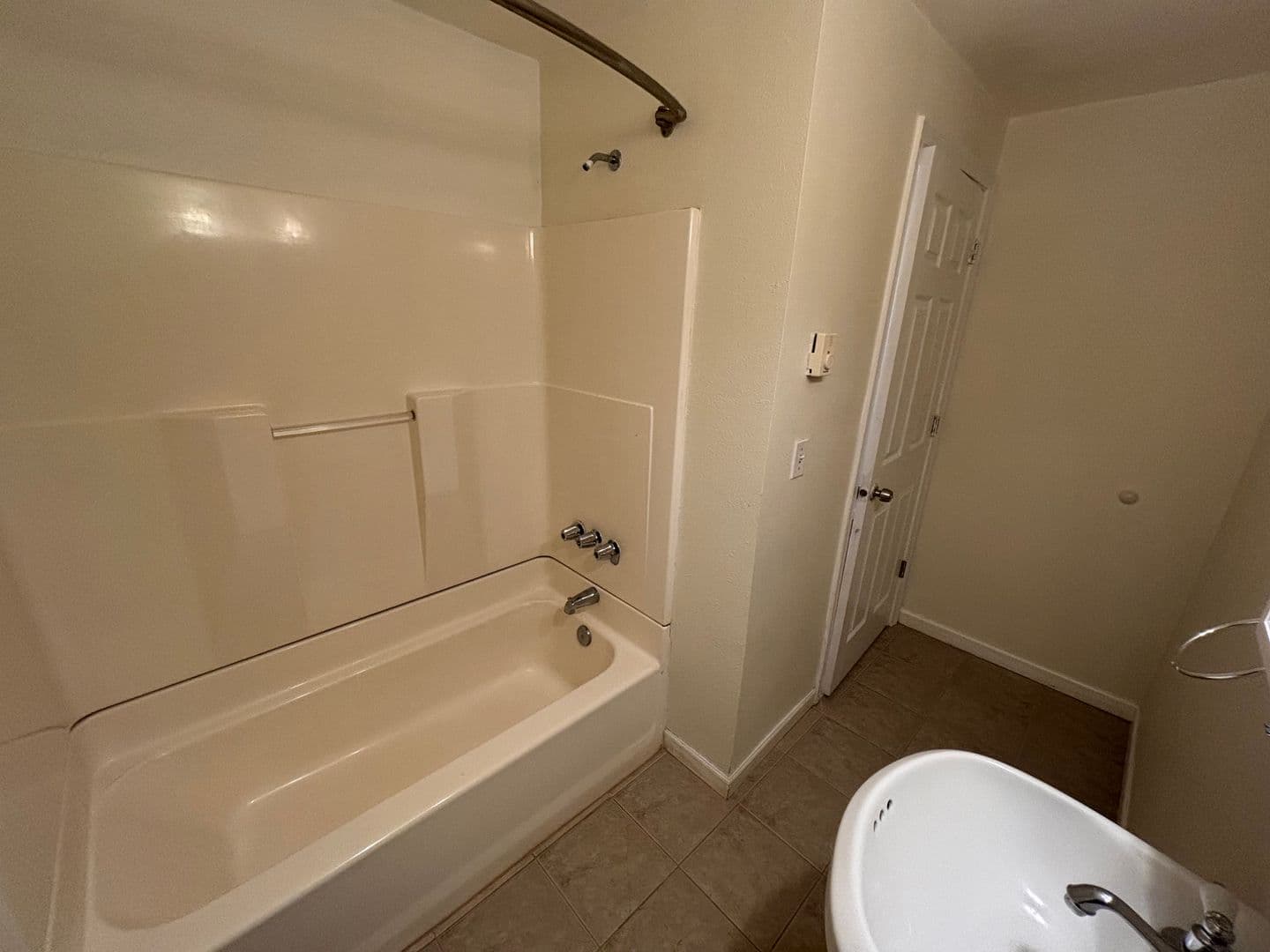 Eugene Apartment: 457 W. 8th Avenue #1-22