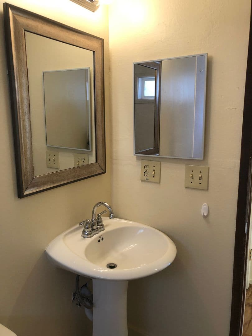 Eugene Apartment: 1810/1814/1818/1822/1832/1838/1844 Ferry Alley