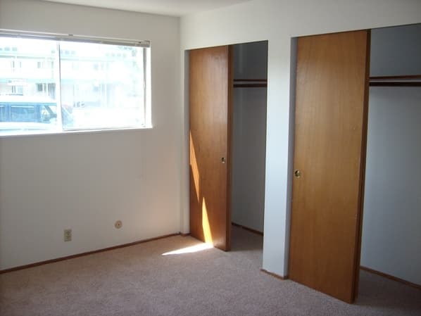 Springfield Apartment: 310 Pioneer Parkway West