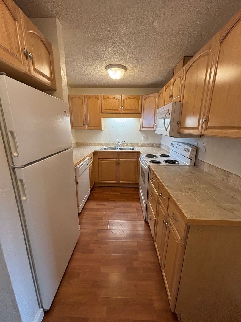 Eugene Apartment: 457 W. 8th Avenue #1-22