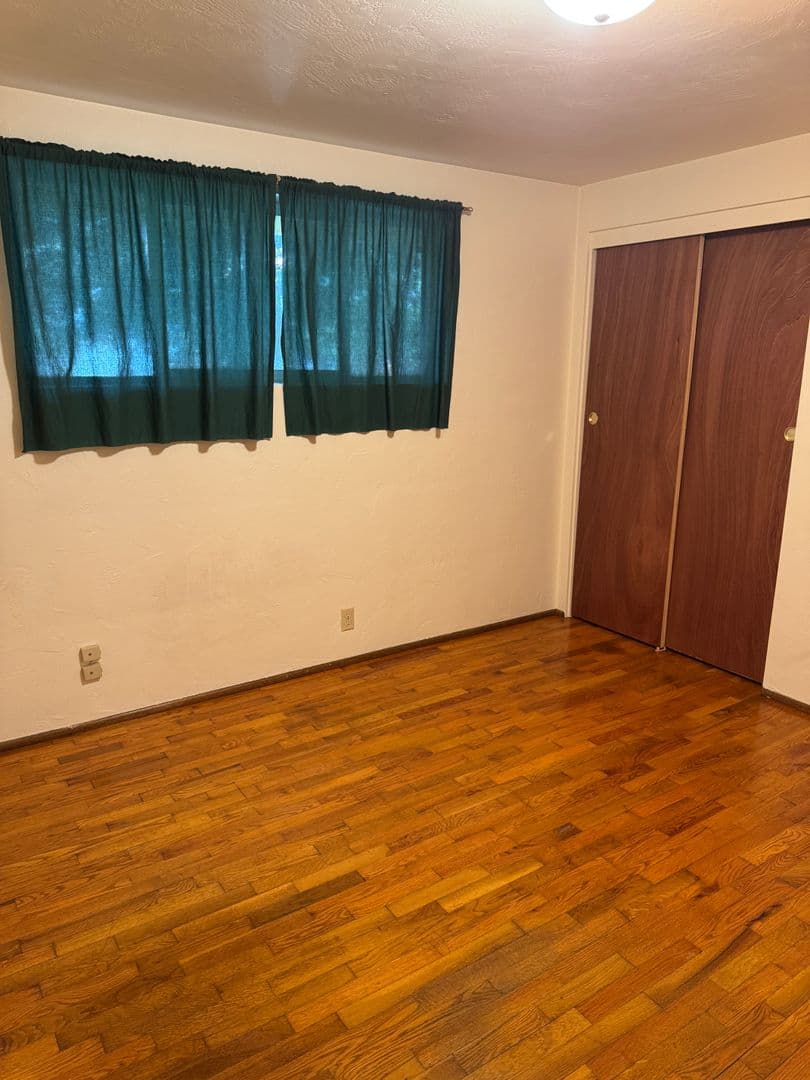 Eugene House: 1270 West Hilliard Lane