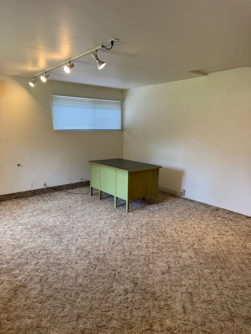 Eugene House: 1270 West Hilliard Lane