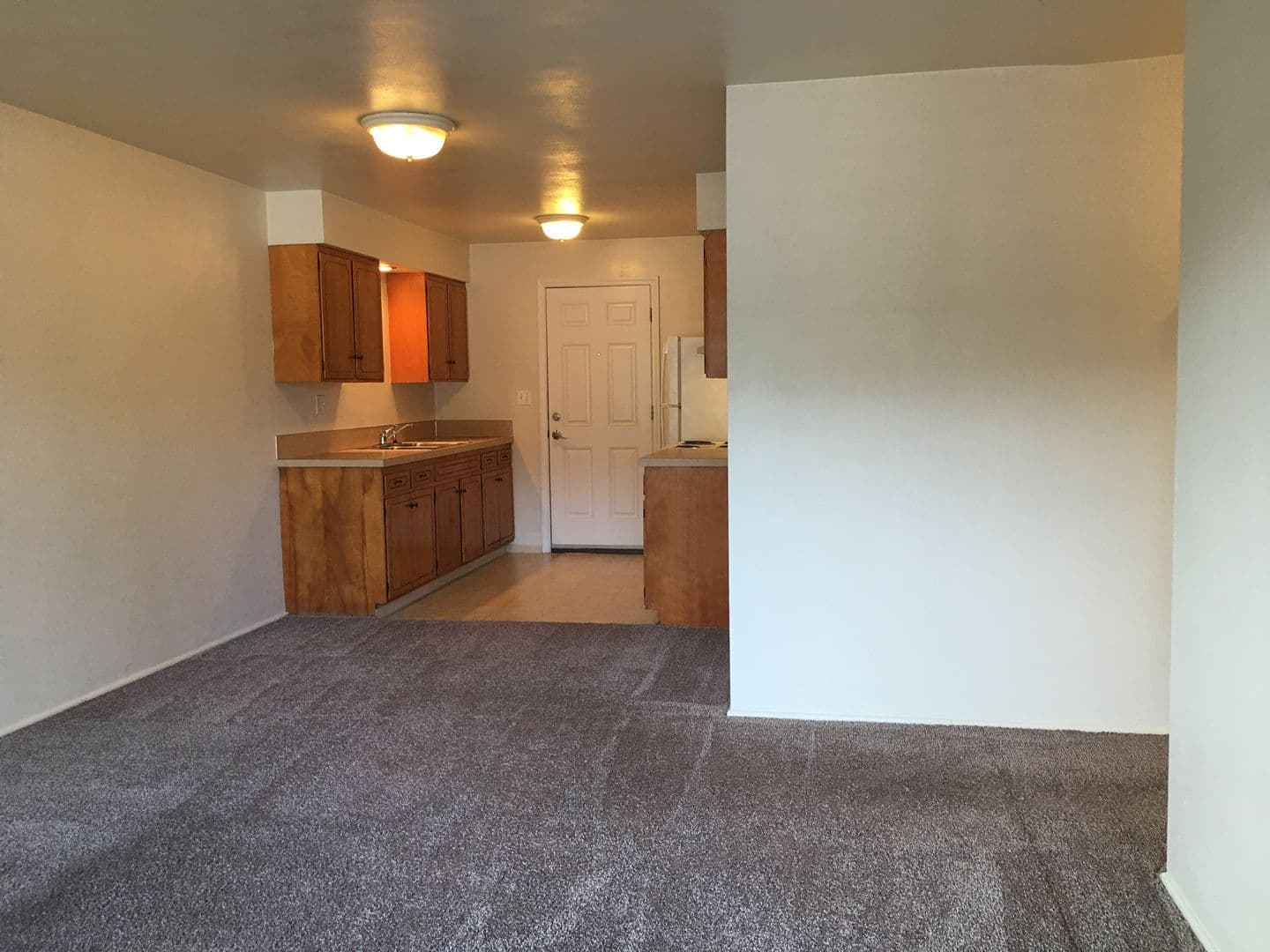 Eugene Apartment: 185/195 East 24th Ave