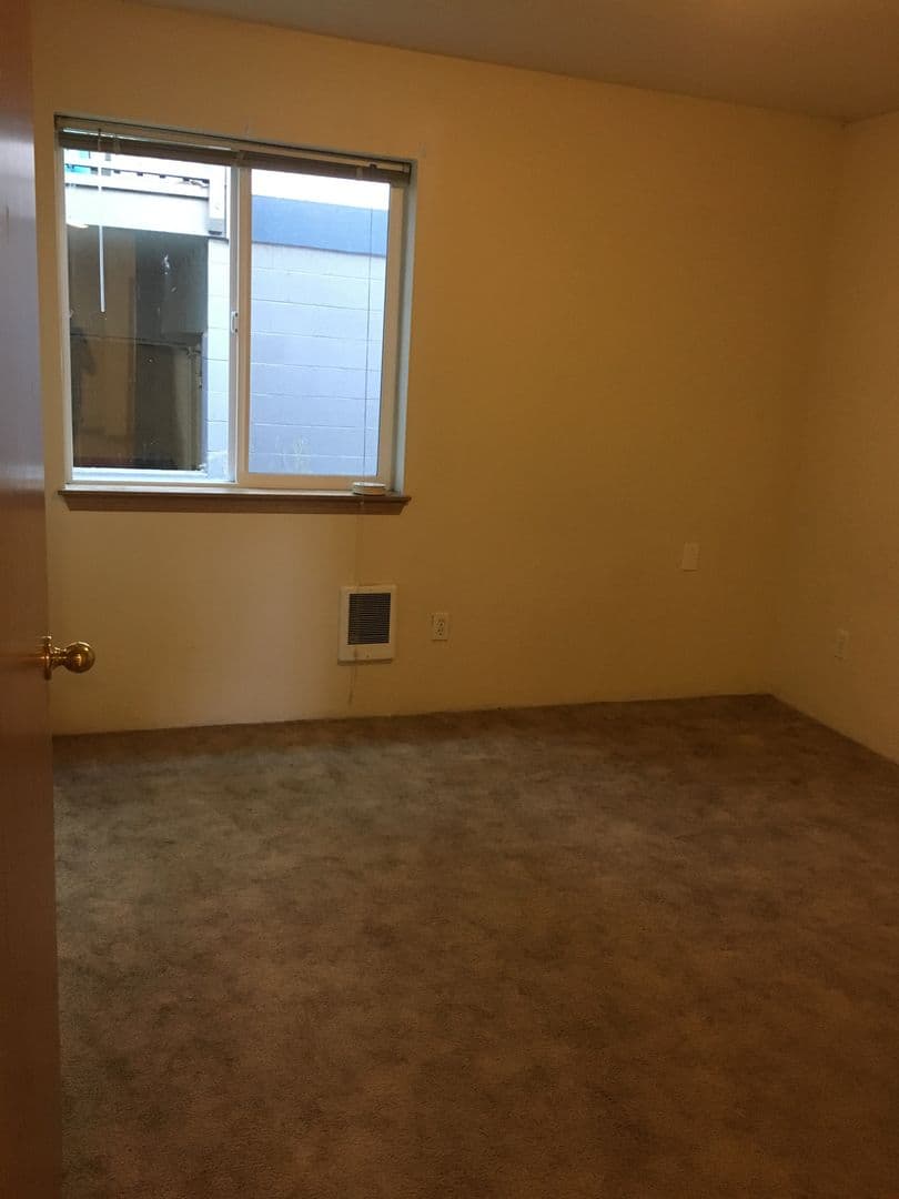 Eugene Apartment: 962/964/966 E.18th Ave