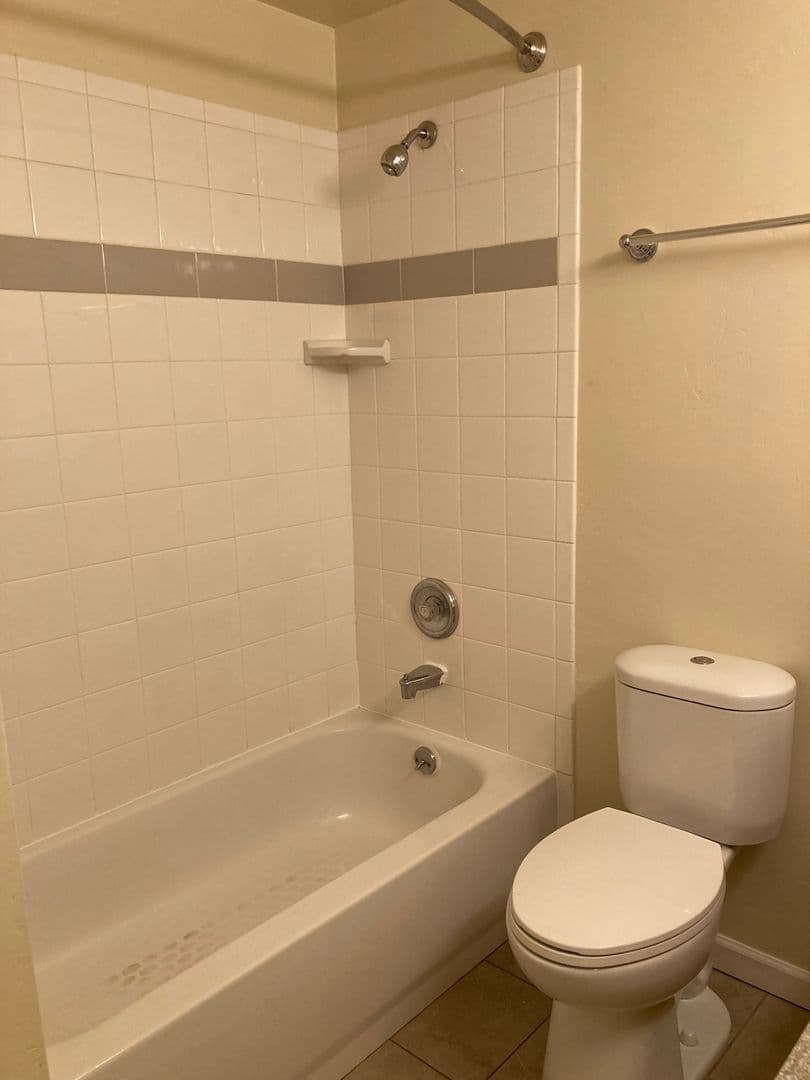 Eugene Apartment: 84/86 Kourt Drive