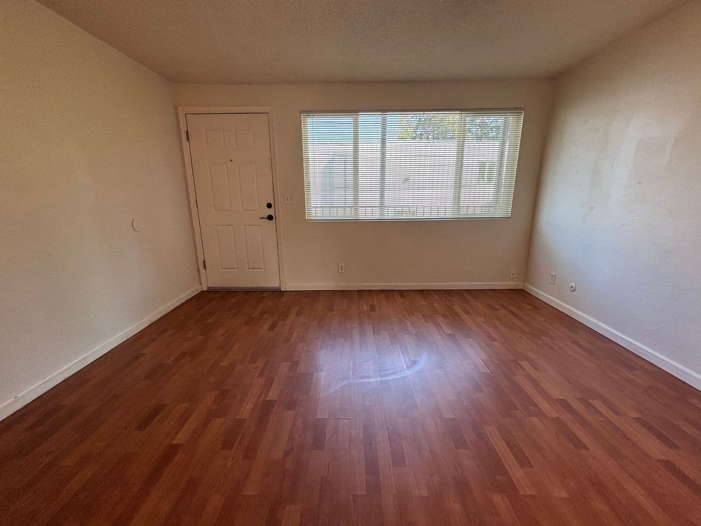 Eugene Apartment: 457 W. 8th Avenue #1-22