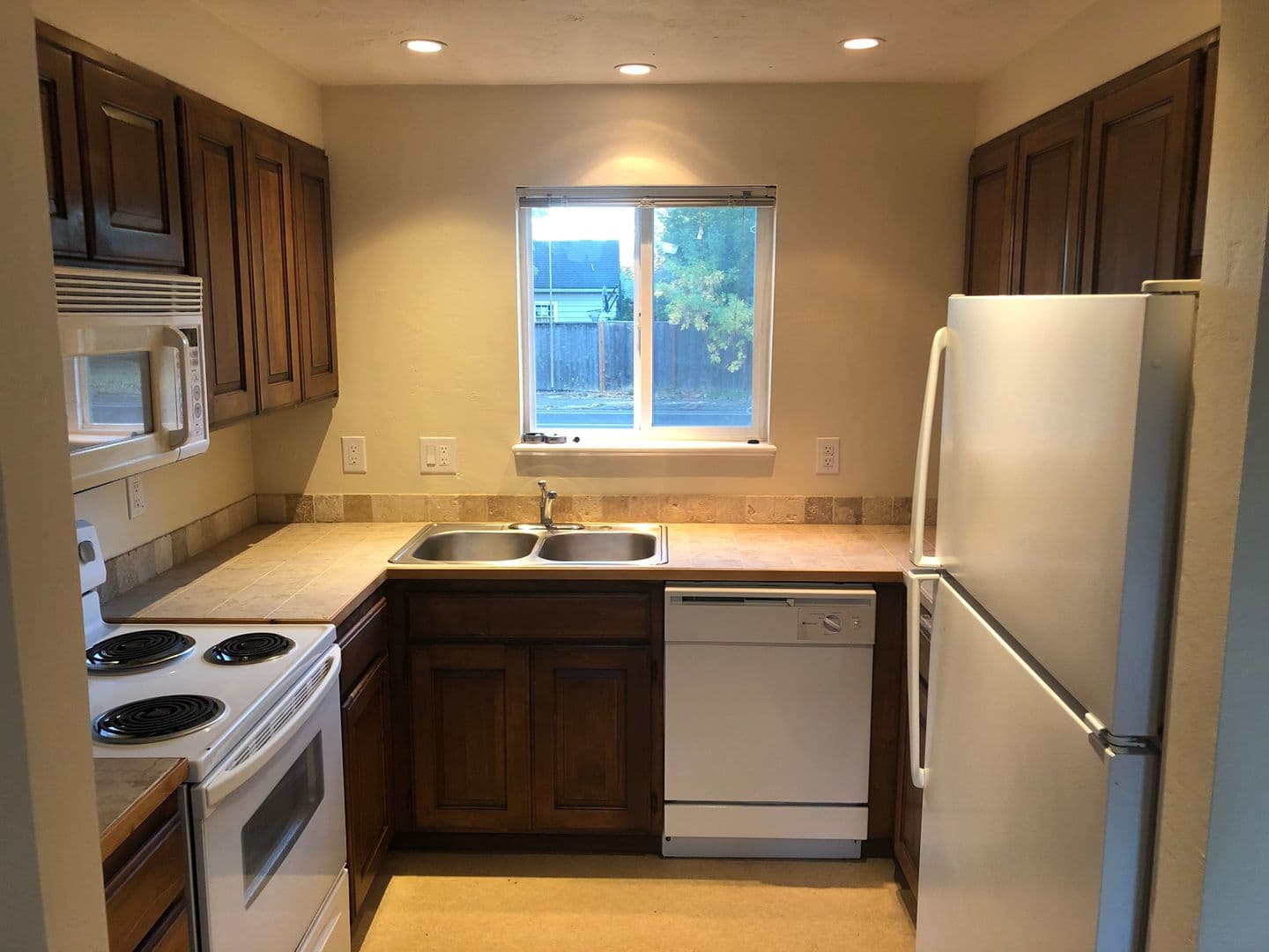 Eugene Apartment: 486/488 W. 18th Ave