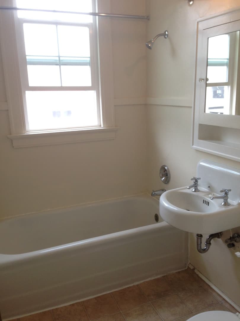 Eugene Apartment: 1272 Willamette Street