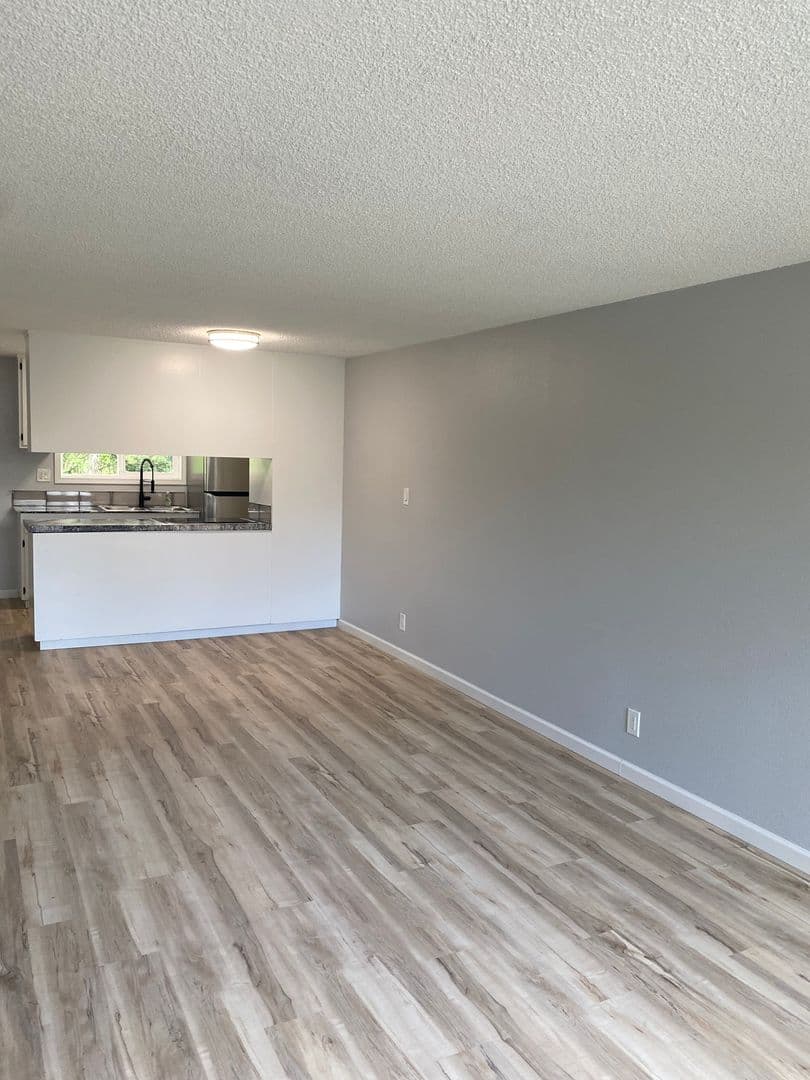 Eugene Apartment: 1555/1565 Copping Street