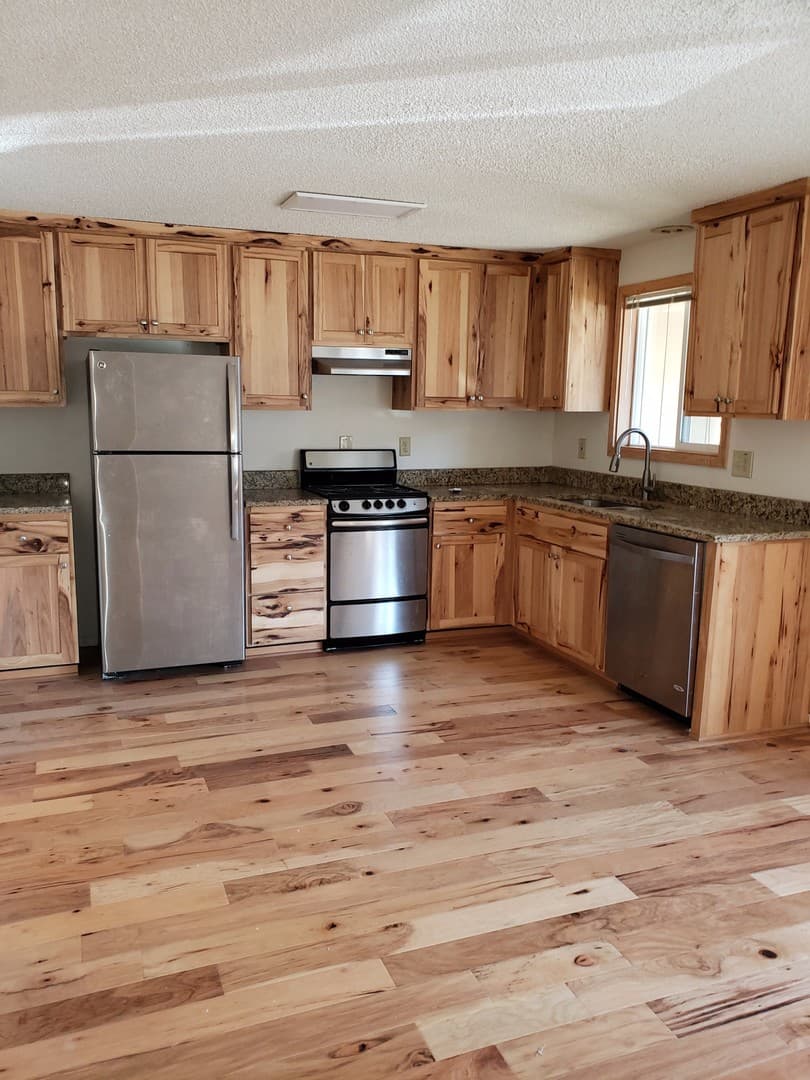 Eugene Apartment: 1810/1814/1818/1822/1832/1838/1844 Ferry Alley