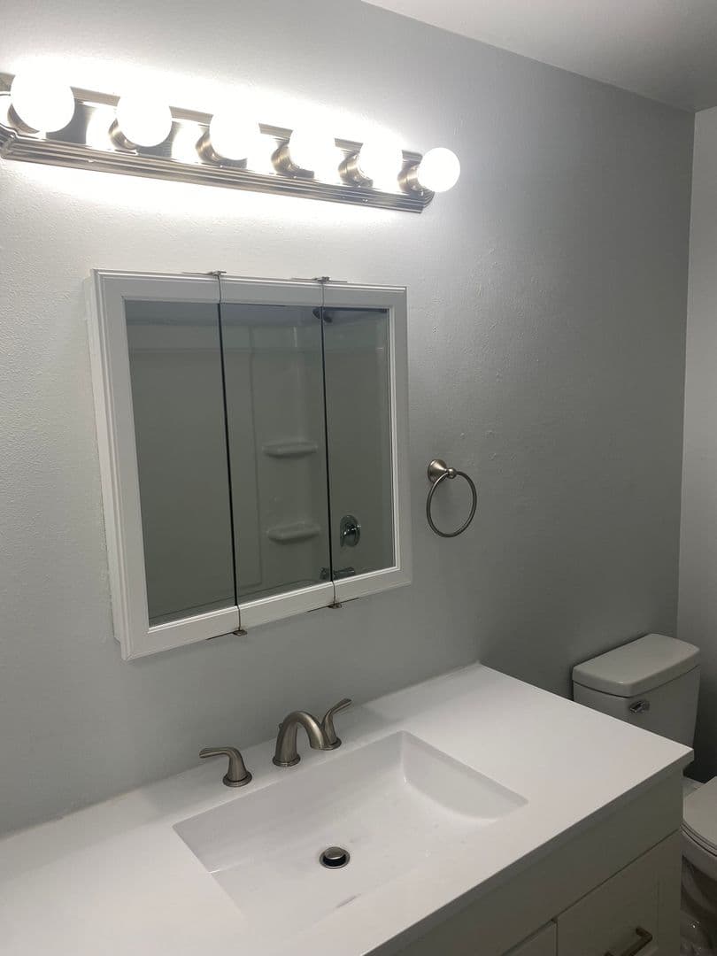Eugene Apartment: 531 W. 11th Ave
