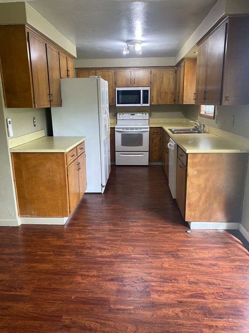 Eugene Apartment: 86195 El Camino St.