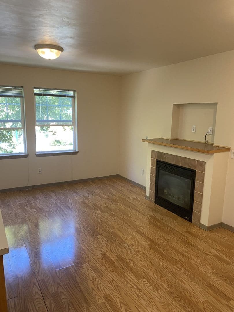 Eugene Apartment: 962/964/966 E.18th Ave