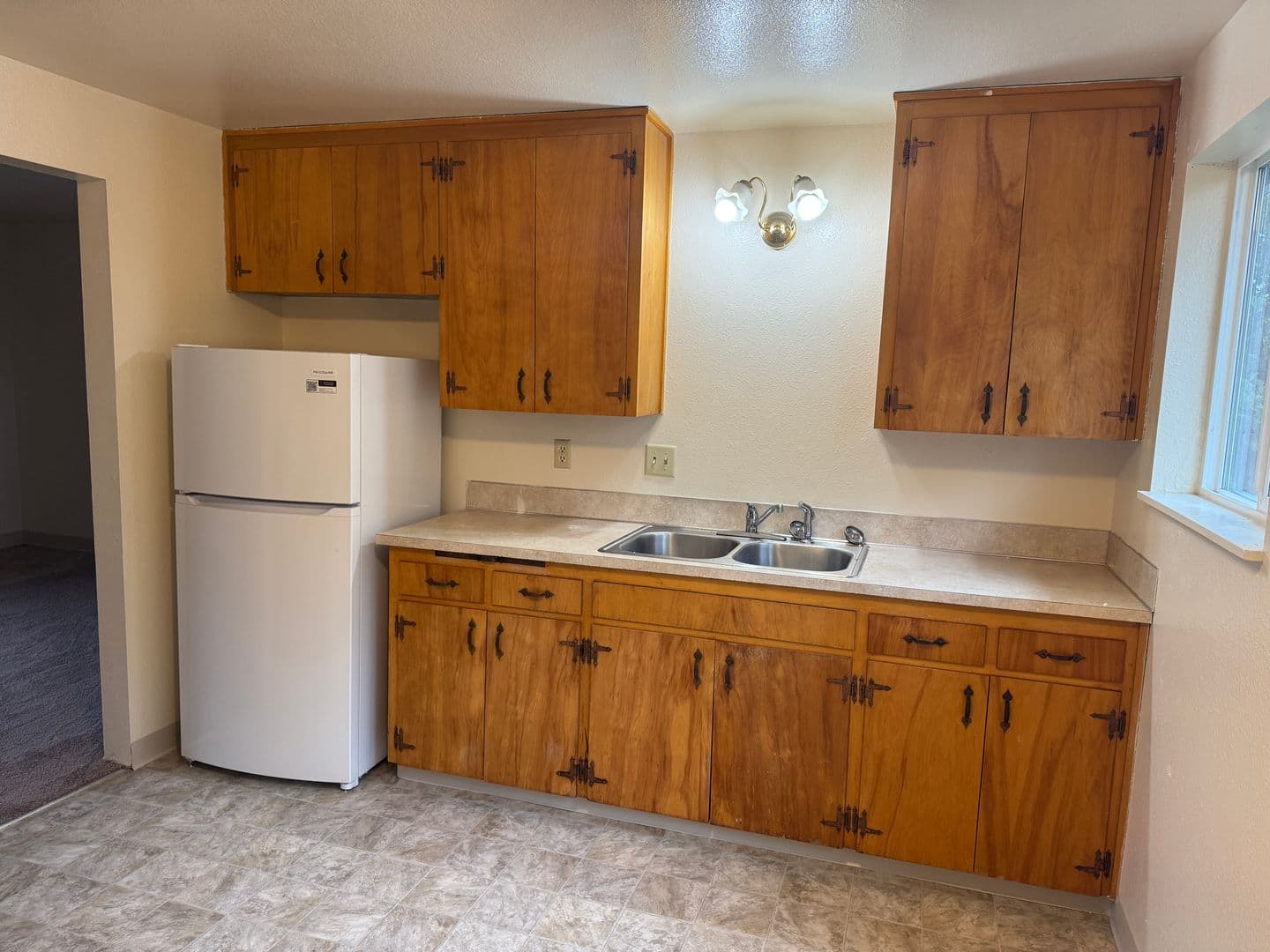 Springfield Apartment: 310 Pioneer Parkway West