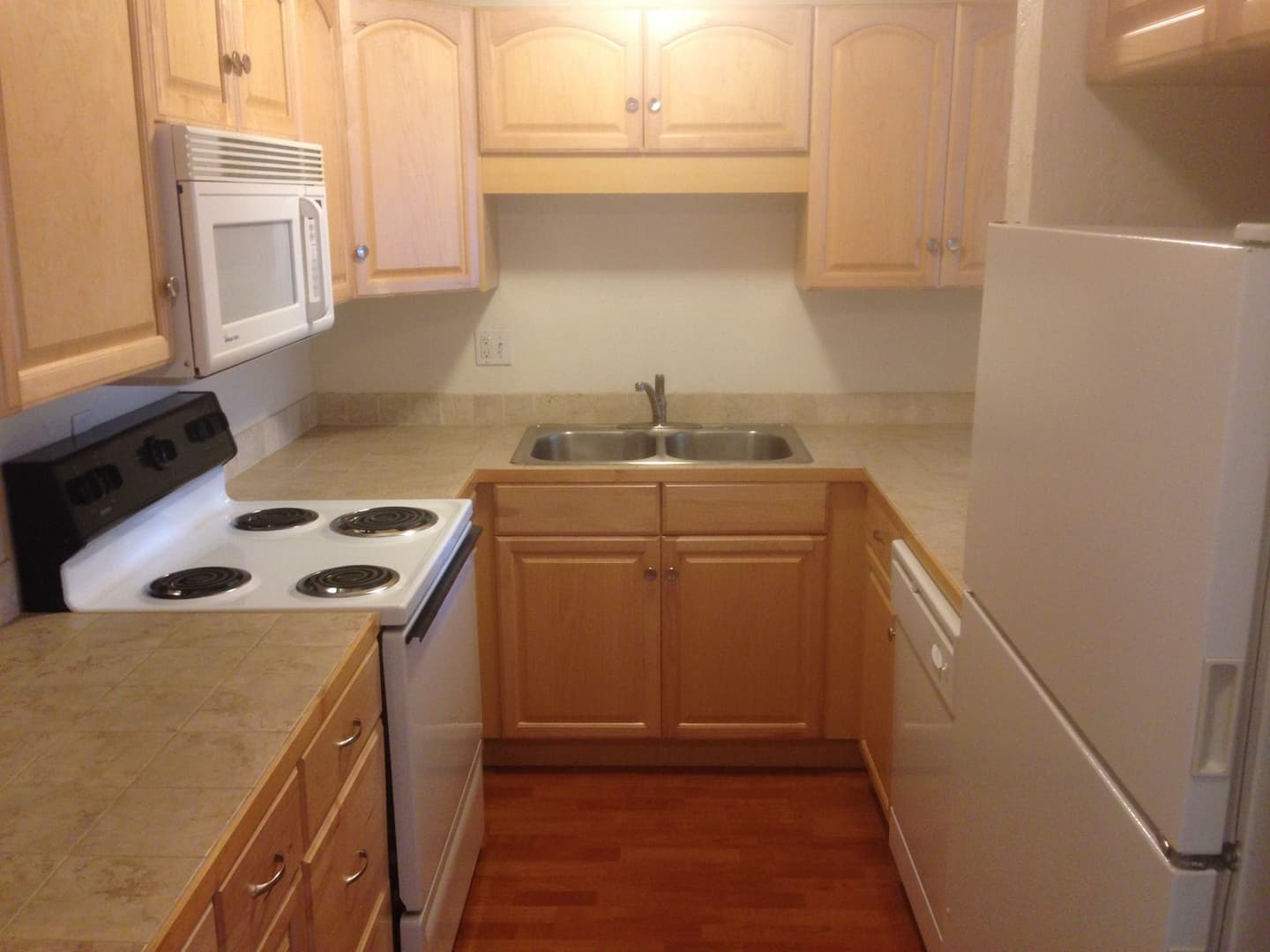 Eugene Apartment: 457 W. 8th Avenue #1-22