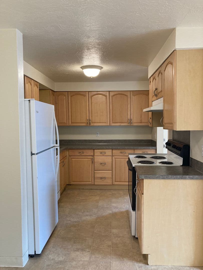 Eugene Apartment: 84/86 Kourt Drive