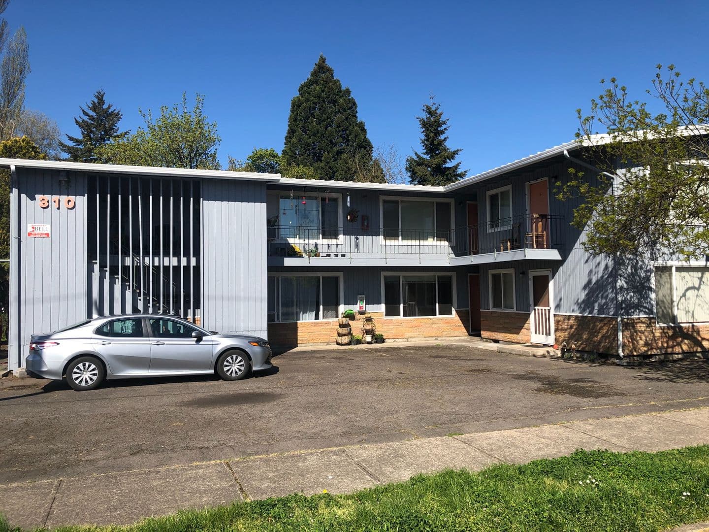 Springfield Apartment: 310 Pioneer Parkway West