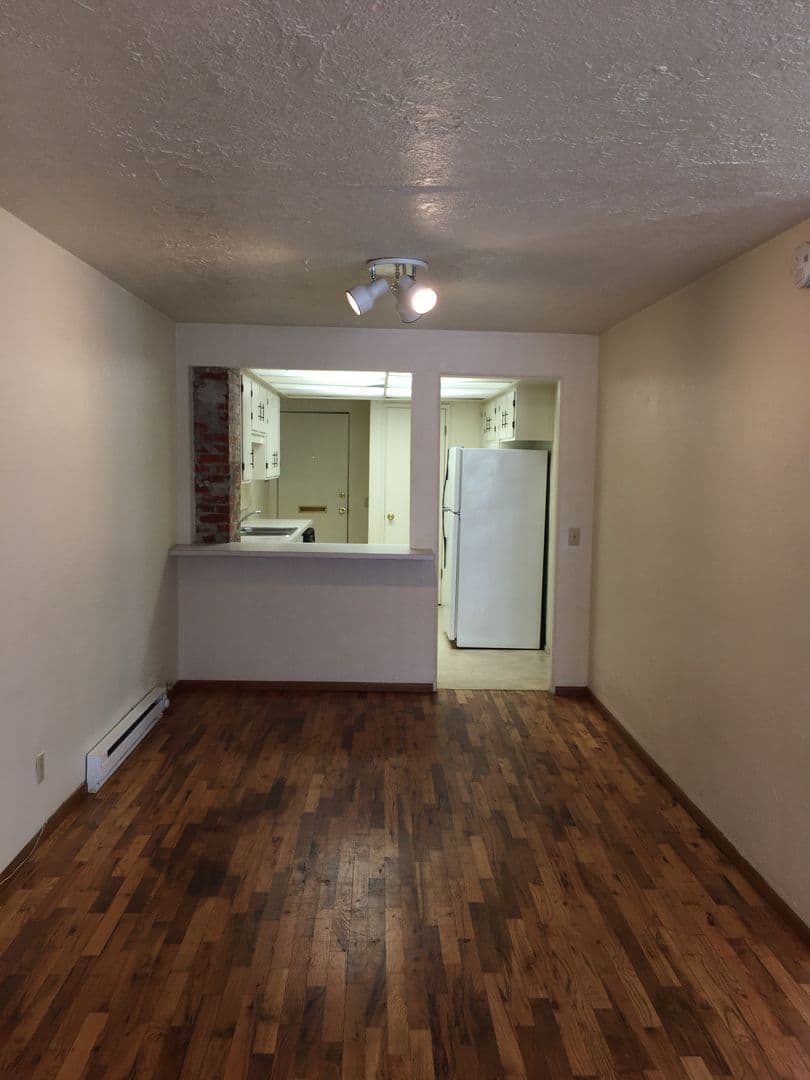 Eugene Apartment: 1855 Oak