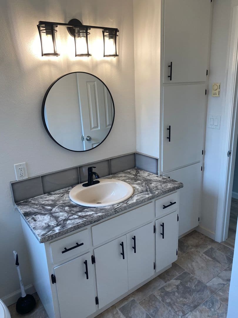 Eugene Apartment: 1555/1565 Copping Street