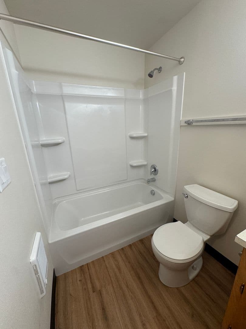 Eugene Apartment: 1630 Ferry St.