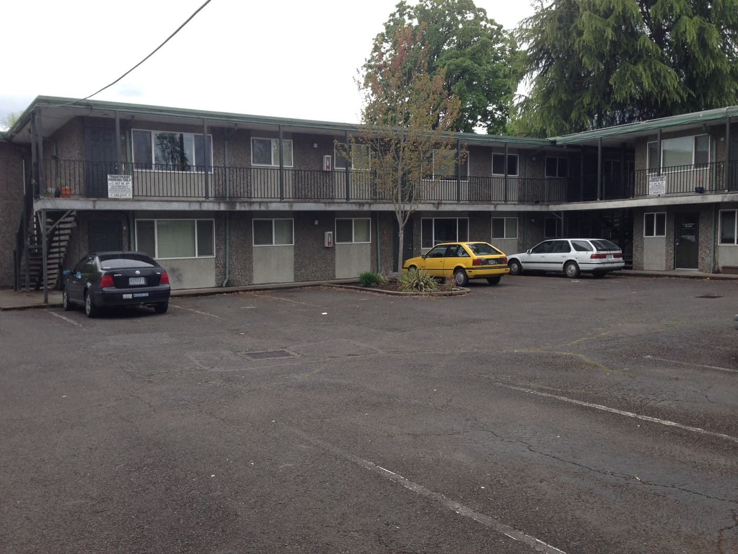 Eugene Apartment: 457 W. 8th Avenue #1-22